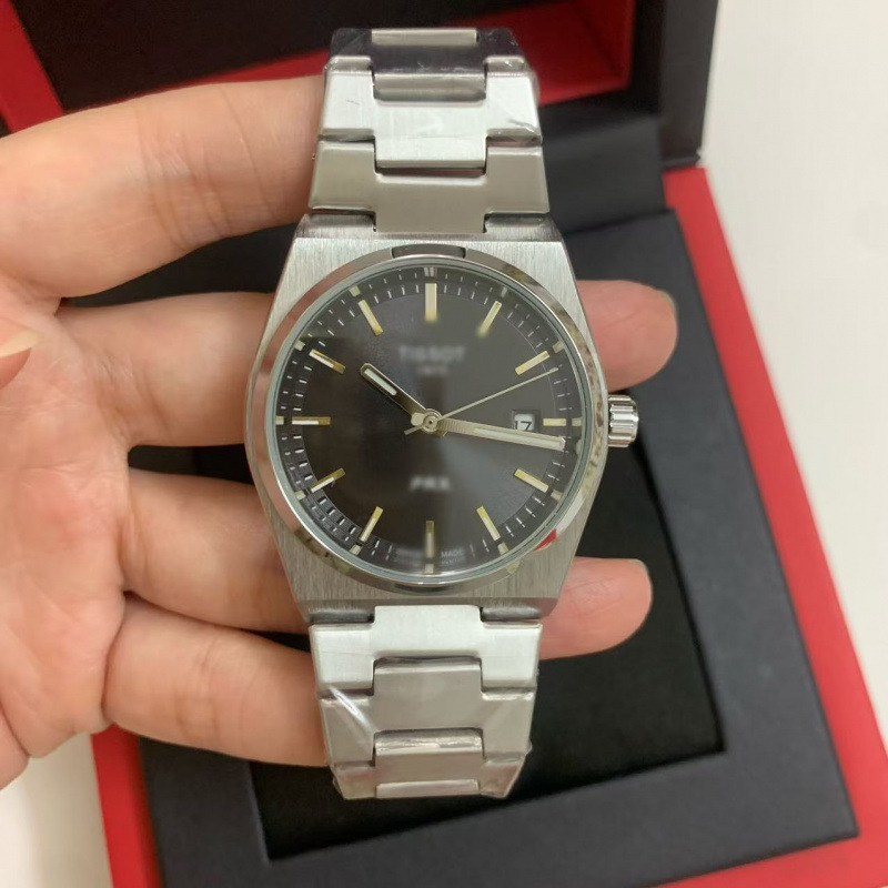 Kvarc karóra japán mozgással, naptár, 50 m vízálló, rozsdamentes acél tokkal és szíjjal, bevonatos üveg