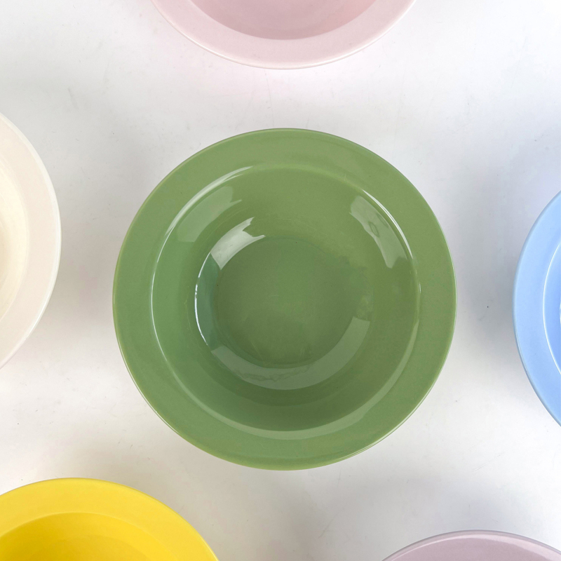 Керамична котешка купичка с форма на летящ диск и защита на ръба за хранене