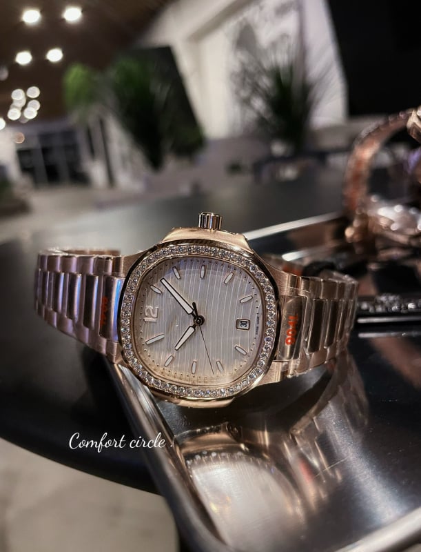 Nautilus stila gradientais kvadrātas sieviešu kvarca pulkstenis, Swiss ETA kustība, 30M ūdensizturība, safīra stikls, nerūsējošā tērauda siksniņa