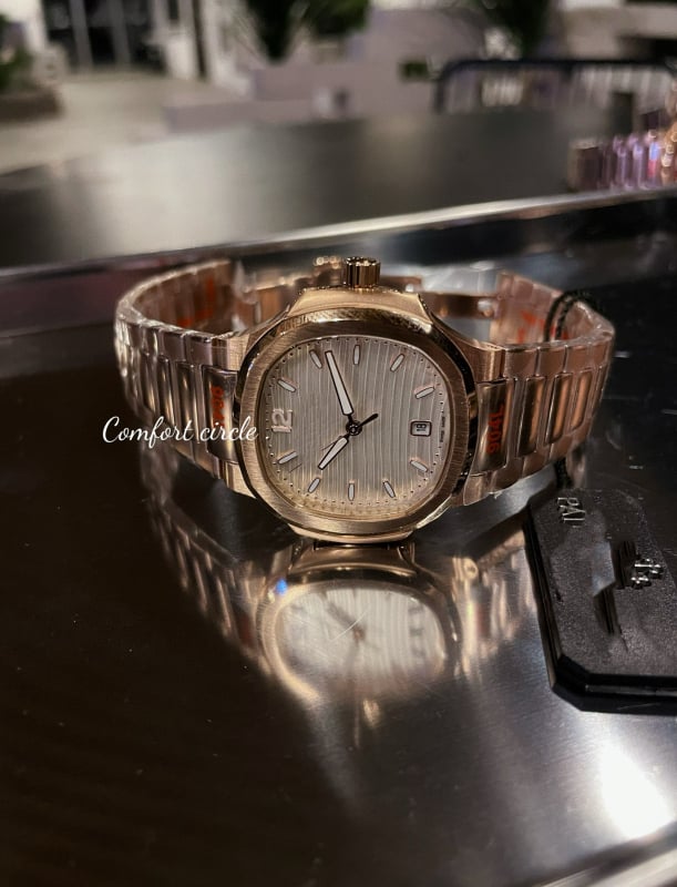 Nautilus stila gradientais kvadrātas sieviešu kvarca pulkstenis, Swiss ETA kustība, 30M ūdensizturība, safīra stikls, nerūsējošā tērauda siksniņa