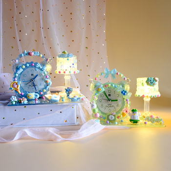 Bērnu modinātājs, karikatūru stilā, darbojas ar baterijām, elektroniska kustība, plastmasas korpuss