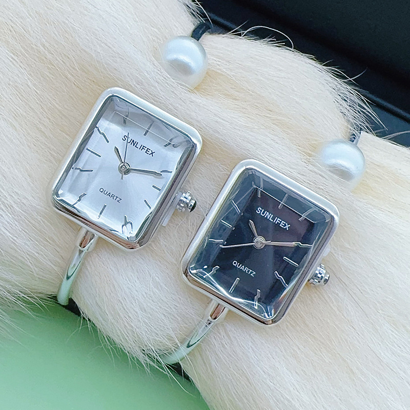 SUNLIFEX Sieviešu pulkstenis ar pērļu rokassprādzi, taisnstūra ciparnīca, kvarca mehānisms, ūdensizturība 10 m, modelis Slf250610002