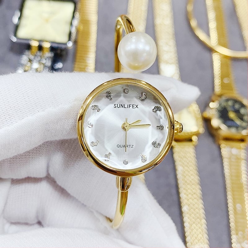 SUNLIFEX Sieviešu pulkstenis ar pērļu rokassprādzi, taisnstūra ciparnīca, kvarca mehānisms, ūdensizturība 10 m, modelis Slf250610002