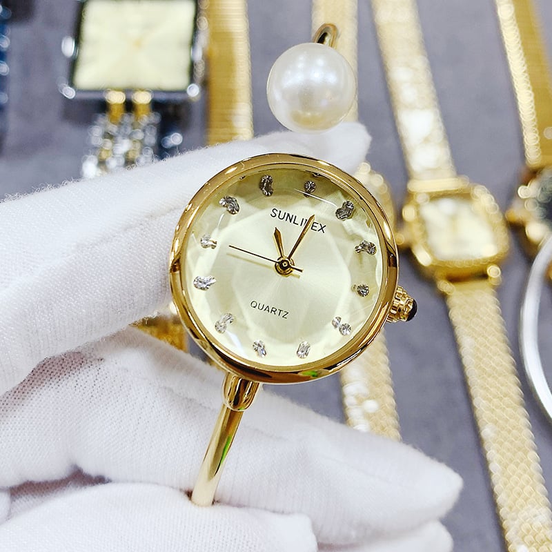 SUNLIFEX Sieviešu pulkstenis ar pērļu rokassprādzi, taisnstūra ciparnīca, kvarca mehānisms, ūdensizturība 10 m, modelis Slf250610002