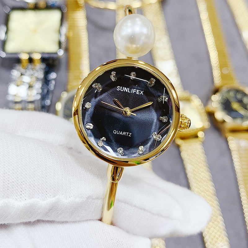 SUNLIFEX Sieviešu pulkstenis ar pērļu rokassprādzi, taisnstūra ciparnīca, kvarca mehānisms, ūdensizturība 10 m, modelis Slf250610002