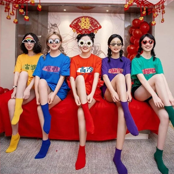 Sieviešu T-krekls – kokvilna 95%+, garas piedurknes, apaļš kakla izgriezums, brīvs piegriezums