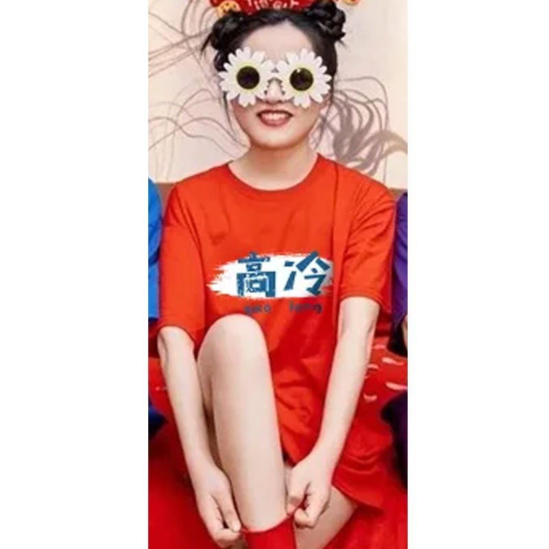 Sieviešu T-krekls – kokvilna 95%+, garas piedurknes, apaļš kakla izgriezums, brīvs piegriezums