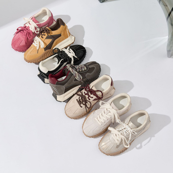 Sieviešu platformas treniņapavi — Slēpts 7 cm pacēlums, augšējā daļa vidēji augsta virs potītes, Augšējā materiāla: cūku āda + sintētiskā āda + audums, Iekšējā zole: cūku āda + latekss, Zole: gumija