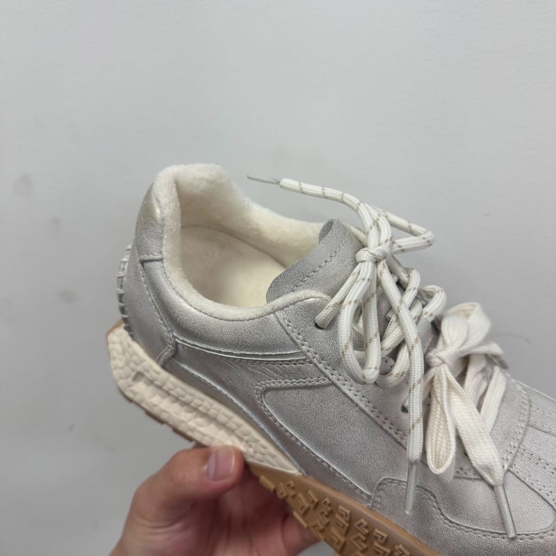 Sieviešu platformas treniņapavi — Slēpts 7 cm pacēlums, augšējā daļa vidēji augsta virs potītes, Augšējā materiāla: cūku āda + sintētiskā āda + audums, Iekšējā zole: cūku āda + latekss, Zole: gumija