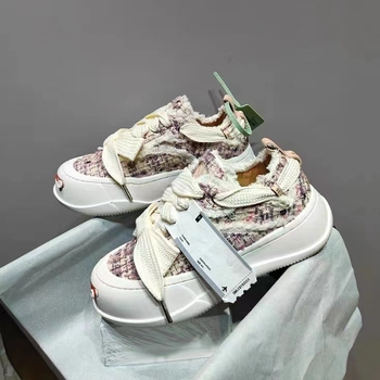 Unisex auduma kurpes ar zemu augšdaļu, priekšējā aizdare ar šņorēm, gumijas zole, bieza zole