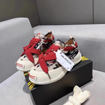 Unisex auduma kurpes ar zemu augšdaļu, priekšējā aizdare ar šņorēm, gumijas zole, bieza zole