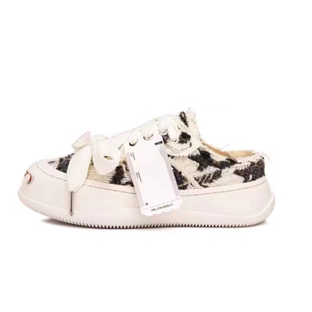 Unisex auduma kurpes ar zemu augšdaļu, priekšējā aizdare ar šņorēm, gumijas zole, bieza zole