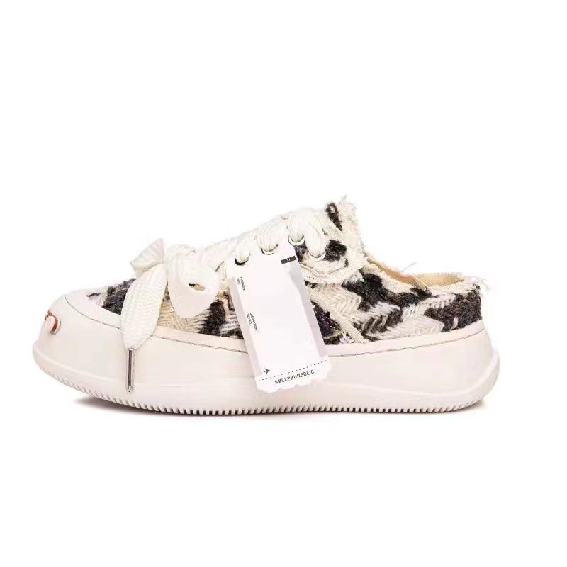 Unisex auduma kurpes ar zemu augšdaļu, priekšējā aizdare ar šņorēm, gumijas zole, bieza zole