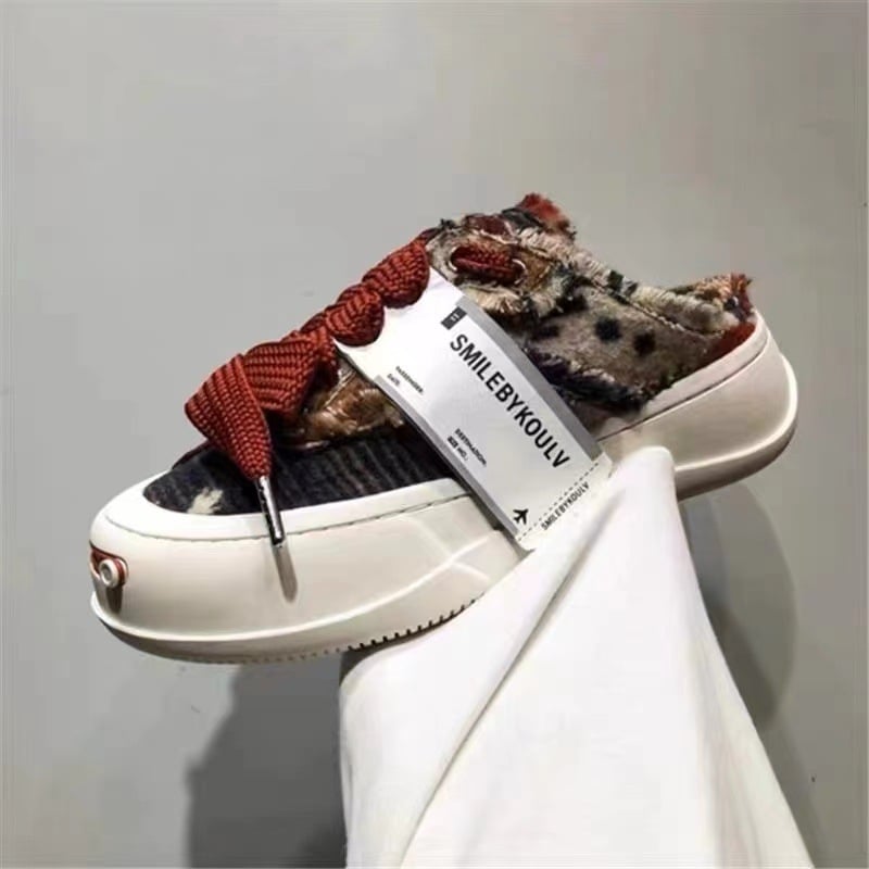 Unisex auduma kurpes ar zemu augšdaļu, priekšējā aizdare ar šņorēm, gumijas zole, bieza zole