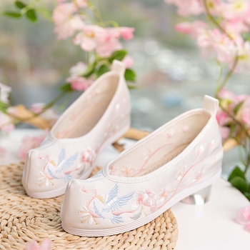 Ханфу обувки от платно с остър нос, подплата от плат и гумирана подметка