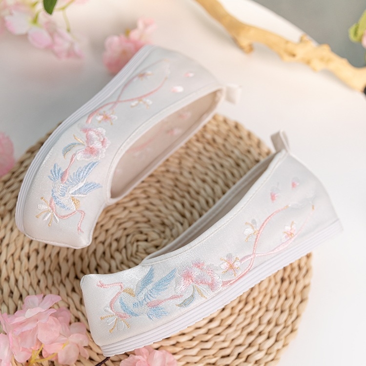 Ханфу обувки от платно с остър нос, подплата от плат и гумирана подметка