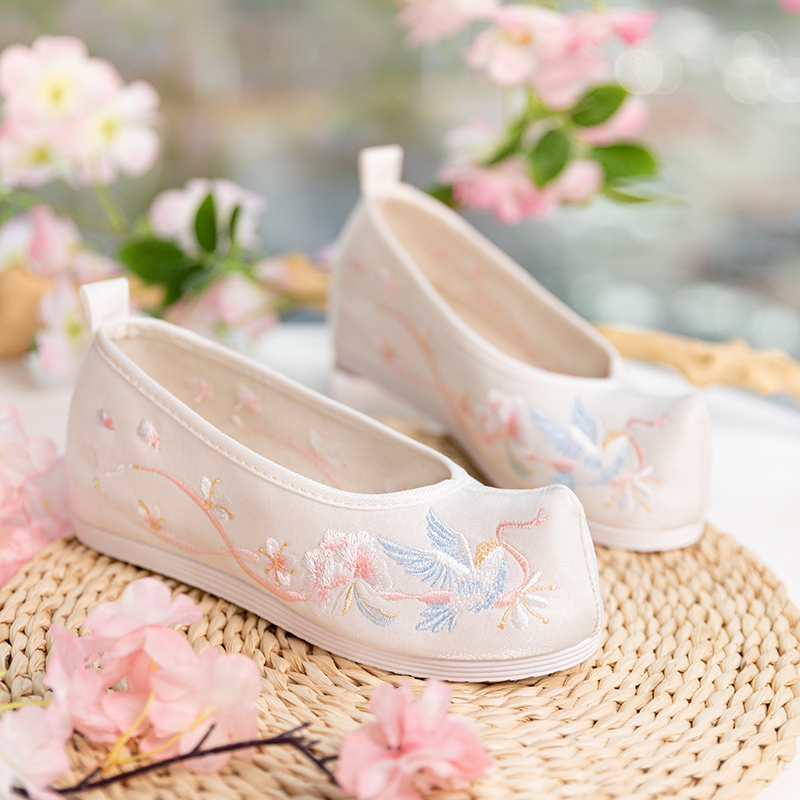 Ханфу обувки от платно с остър нос, подплата от плат и гумирана подметка