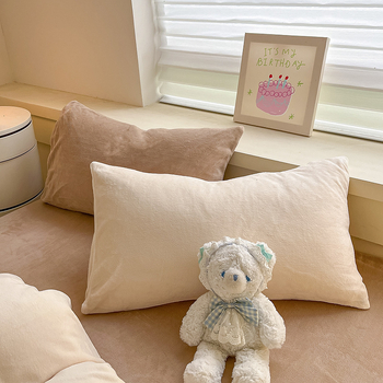 Piens velūra gultas pārklājs, vienkrāsains; audums: twill; druka un krāsošana: reaktīvā druka