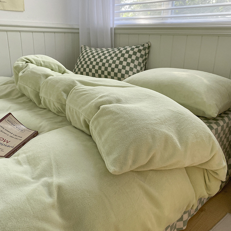 Piens velūra gultas pārklājs, vienkrāsains; audums: twill; druka un krāsošana: reaktīvā druka