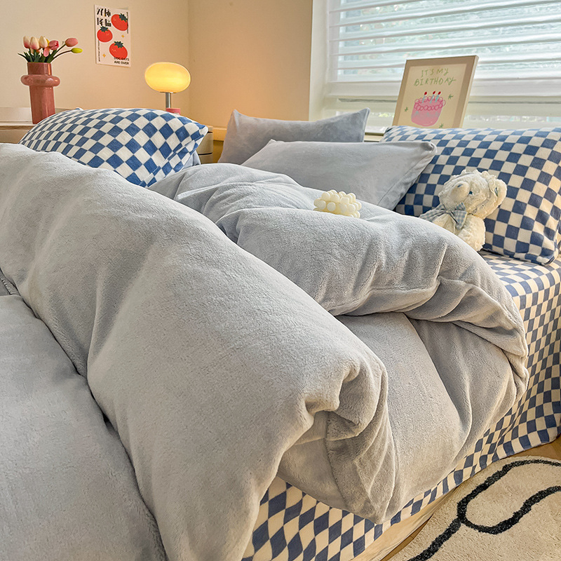 Piens velūra gultas pārklājs, vienkrāsains; audums: twill; druka un krāsošana: reaktīvā druka