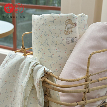 Divslāņu kokvilnas marlītes pārvalks segai – 100% kokvilna, reaktīvā drukāšana un krāsošana, ziedu raksts, četrgabala komplekts, svars 2000–2500 g