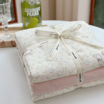 Divslāņu kokvilnas marlītes pārvalks segai – 100% kokvilna, reaktīvā drukāšana un krāsošana, ziedu raksts, četrgabala komplekts, svars 2000–2500 g