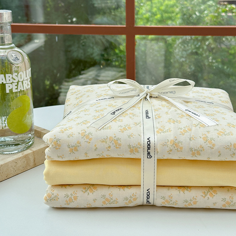 Divslāņu kokvilnas marlītes pārvalks segai – 100% kokvilna, reaktīvā drukāšana un krāsošana, ziedu raksts, četrgabala komplekts, svars 2000–2500 g