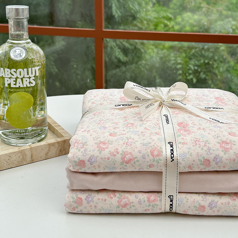 Divslāņu kokvilnas marlītes pārvalks segai – 100% kokvilna, reaktīvā drukāšana un krāsošana, ziedu raksts, četrgabala komplekts, svars 2000–2500 g