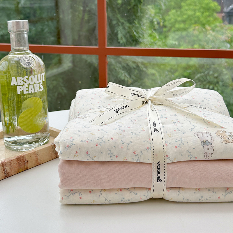 Divslāņu kokvilnas marlītes pārvalks segai – 100% kokvilna, reaktīvā drukāšana un krāsošana, ziedu raksts, četrgabala komplekts, svars 2000–2500 g