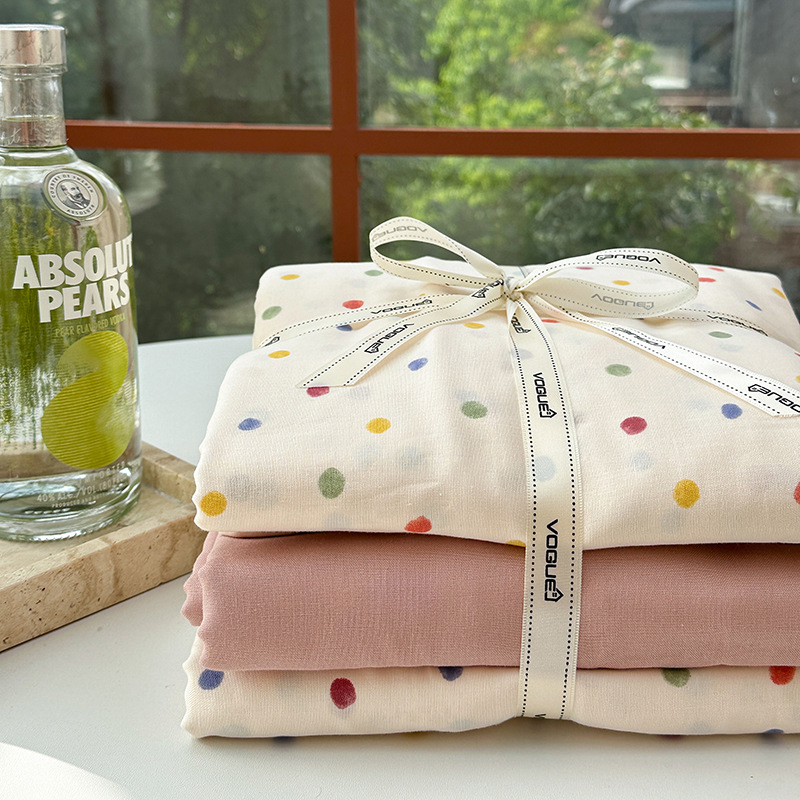 Divslāņu kokvilnas marlītes pārvalks segai – 100% kokvilna, reaktīvā drukāšana un krāsošana, ziedu raksts, četrgabala komplekts, svars 2000–2500 g