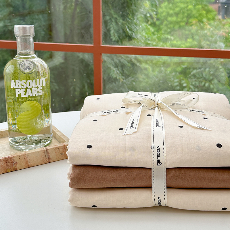 Divslāņu kokvilnas marlītes pārvalks segai – 100% kokvilna, reaktīvā drukāšana un krāsošana, ziedu raksts, četrgabala komplekts, svars 2000–2500 g