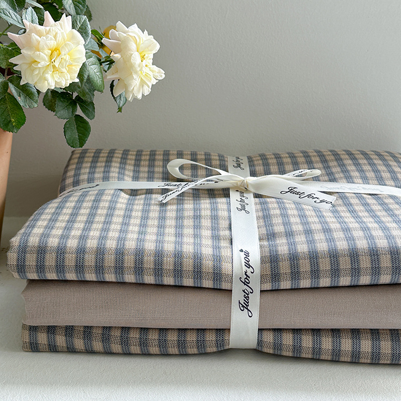 Divslāņu kokvilnas marlītes pārvalks segai – 100% kokvilna, reaktīvā drukāšana un krāsošana, ziedu raksts, četrgabala komplekts, svars 2000–2500 g