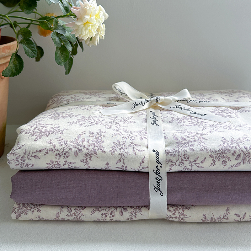 Divslāņu kokvilnas marlītes pārvalks segai – 100% kokvilna, reaktīvā drukāšana un krāsošana, ziedu raksts, četrgabala komplekts, svars 2000–2500 g