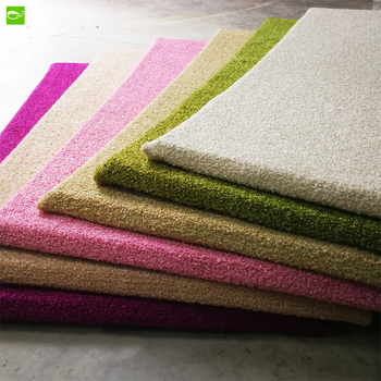 Etninio stiliaus audinio sieninis kilimėlis prie tatami lovos - vienodo rašto fono dekoratyvinė plokštė (Erdvė: svetainė, miegamasis, studija, restoranas, komercinės erdvės)