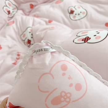 Bērnu adīts kokvilnas pleds ar sojas šķiedras pildījumu, karikatūru stilā (svars 1.0–1.5 kg; visas sezonas; auduma blīvums 133×76; materiāls: adīts kokvilna; pildījums: sojas šķiedra)