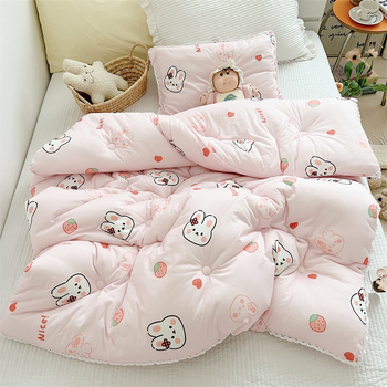 Bērnu adīts kokvilnas pleds ar sojas šķiedras pildījumu, karikatūru stilā (svars 1.0–1.5 kg; visas sezonas; auduma blīvums 133×76; materiāls: adīts kokvilna; pildījums: sojas šķiedra)