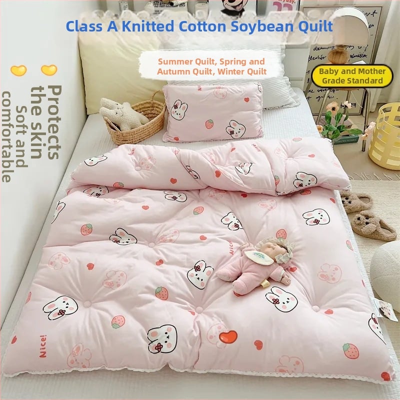 Bērnu adīts kokvilnas pleds ar sojas šķiedras pildījumu, karikatūru stilā (svars 1.0–1.5 kg; visas sezonas; auduma blīvums 133×76; materiāls: adīts kokvilna; pildījums: sojas šķiedra)