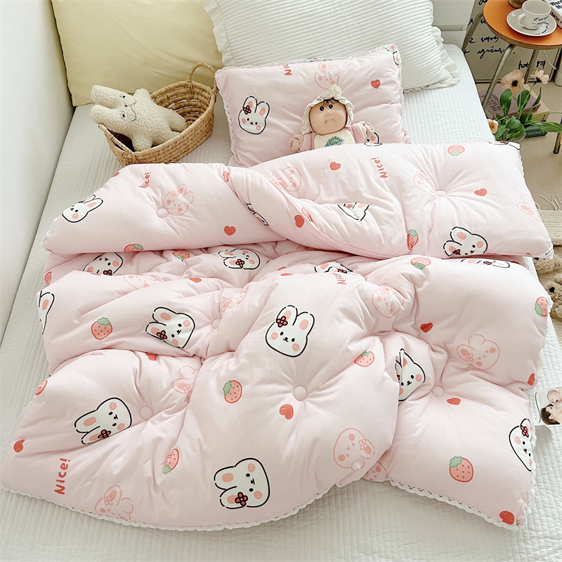 Bērnu adīts kokvilnas pleds ar sojas šķiedras pildījumu, karikatūru stilā (svars 1.0–1.5 kg; visas sezonas; auduma blīvums 133×76; materiāls: adīts kokvilna; pildījums: sojas šķiedra)