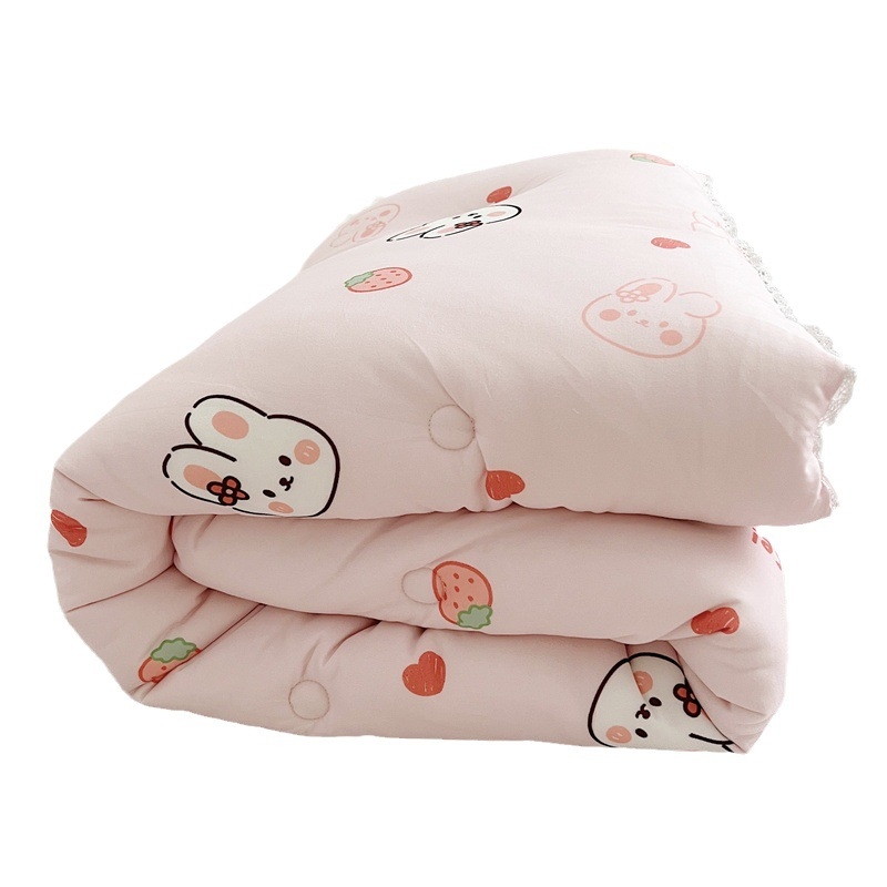 Bērnu adīts kokvilnas pleds ar sojas šķiedras pildījumu, karikatūru stilā (svars 1.0–1.5 kg; visas sezonas; auduma blīvums 133×76; materiāls: adīts kokvilna; pildījums: sojas šķiedra)