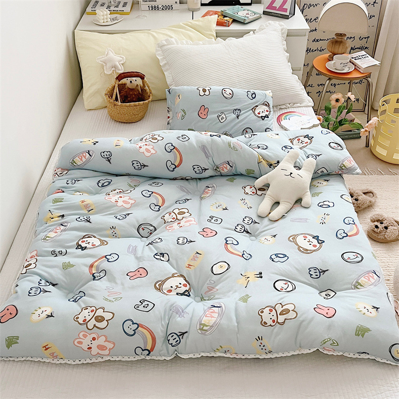 Bērnu adīts kokvilnas pleds ar sojas šķiedras pildījumu, karikatūru stilā (svars 1.0–1.5 kg; visas sezonas; auduma blīvums 133×76; materiāls: adīts kokvilna; pildījums: sojas šķiedra)