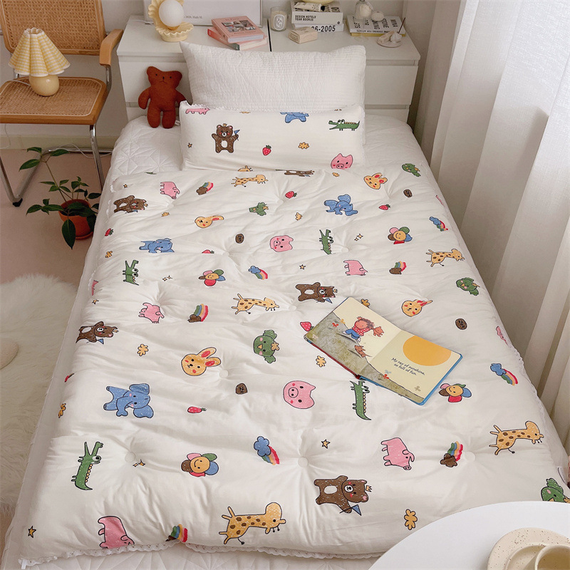 Bērnu adīts kokvilnas pleds ar sojas šķiedras pildījumu, karikatūru stilā (svars 1.0–1.5 kg; visas sezonas; auduma blīvums 133×76; materiāls: adīts kokvilna; pildījums: sojas šķiedra)