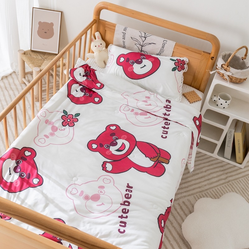 Bērnu adīts kokvilnas pleds ar sojas šķiedras pildījumu, karikatūru stilā (svars 1.0–1.5 kg; visas sezonas; auduma blīvums 133×76; materiāls: adīts kokvilna; pildījums: sojas šķiedra)