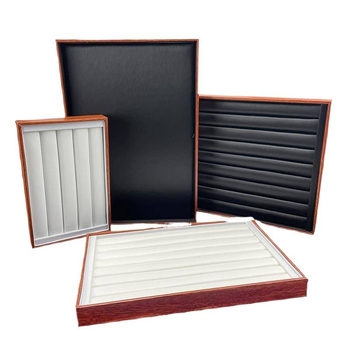 Rotaslietu izstādīšanas trauks ar apstiprinātu privāto zīmolu, 2023. gada pavasaris, mākslas stils