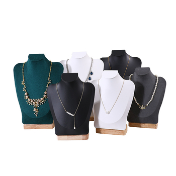 Kaklaru demonstrācijas statīvs – portreta dizains, ciets koks, korpuss ar flaneli, splicing tehnika, 2024. gada vasara