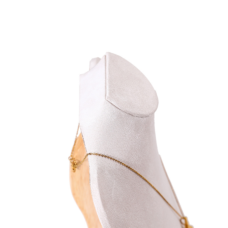 Kaklaru demonstrācijas statīvs – portreta dizains, ciets koks, korpuss ar flaneli, splicing tehnika, 2024. gada vasara