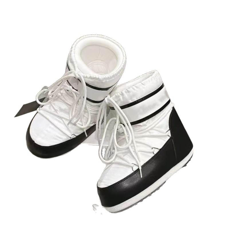 Snieginiai batai, vandeniui atsparūs, neslysta, šilti, lengvi — viršus: down audinys, aukštas viršūnės, padas: guma, vidpadis: avies kailis, kulno aukštis 4,5 cm