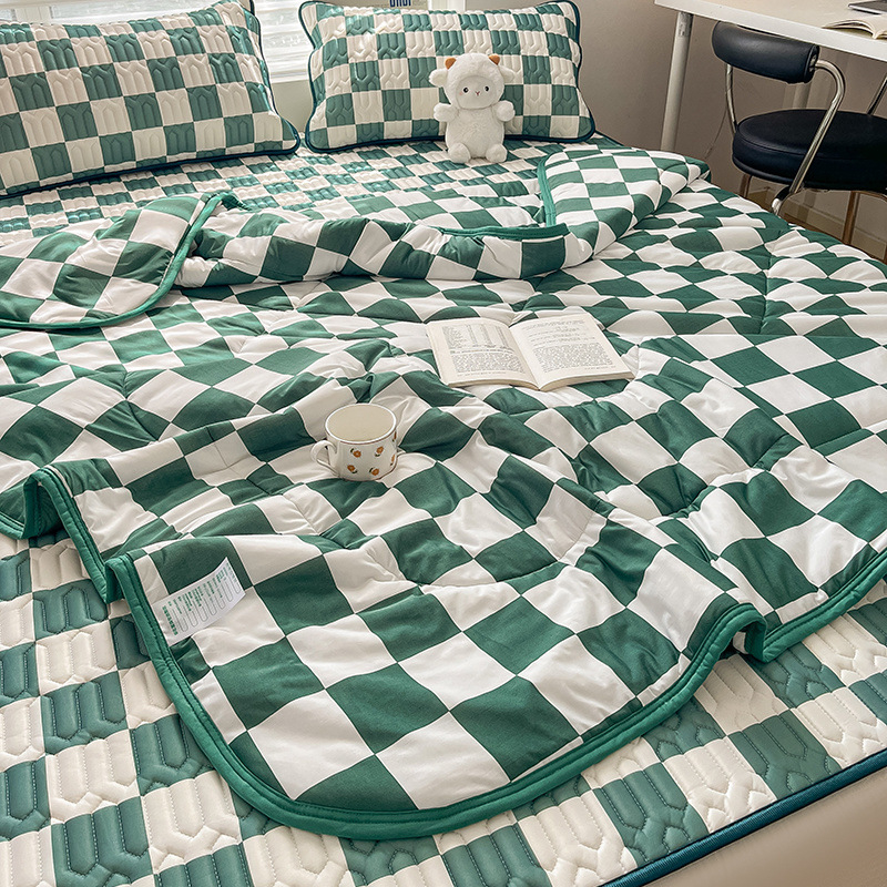 Lateksa ledus-silkas matrača komplekts – vienkāršs viļņu un punktu raksts, mūsdienīgs minimālisma stils, četrgabalu komplekts, lateksa saturs zem 70%