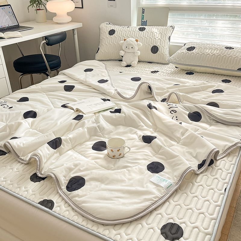 Lateksa ledus-silkas matrača komplekts – vienkāršs viļņu un punktu raksts, mūsdienīgs minimālisma stils, četrgabalu komplekts, lateksa saturs zem 70%