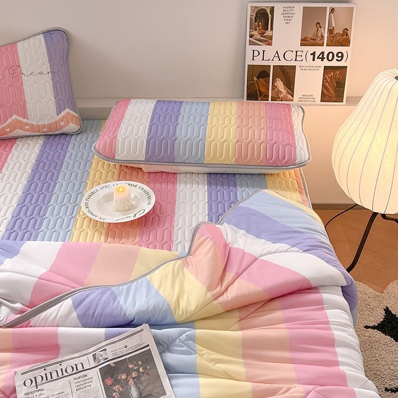Lateksa ledus-silkas matrača komplekts – vienkāršs viļņu un punktu raksts, mūsdienīgs minimālisma stils, četrgabalu komplekts, lateksa saturs zem 70%