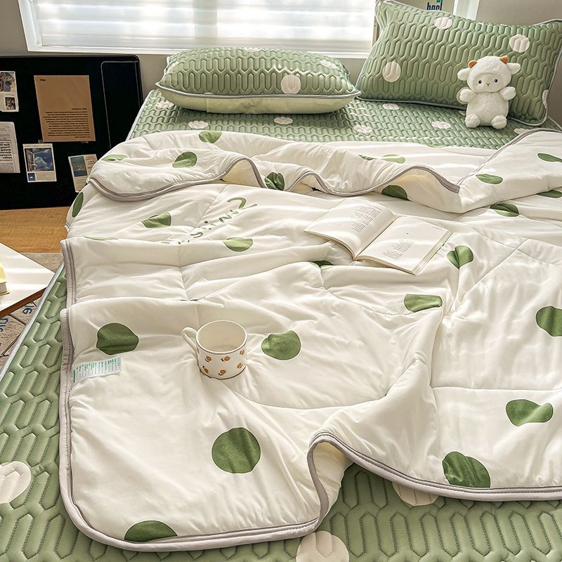 Lateksa ledus-silkas matrača komplekts – vienkāršs viļņu un punktu raksts, mūsdienīgs minimālisma stils, četrgabalu komplekts, lateksa saturs zem 70%